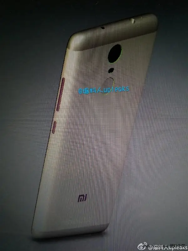 Supposed Xiaomi Mi5 leaked picture with a Fingerprint scanner.
