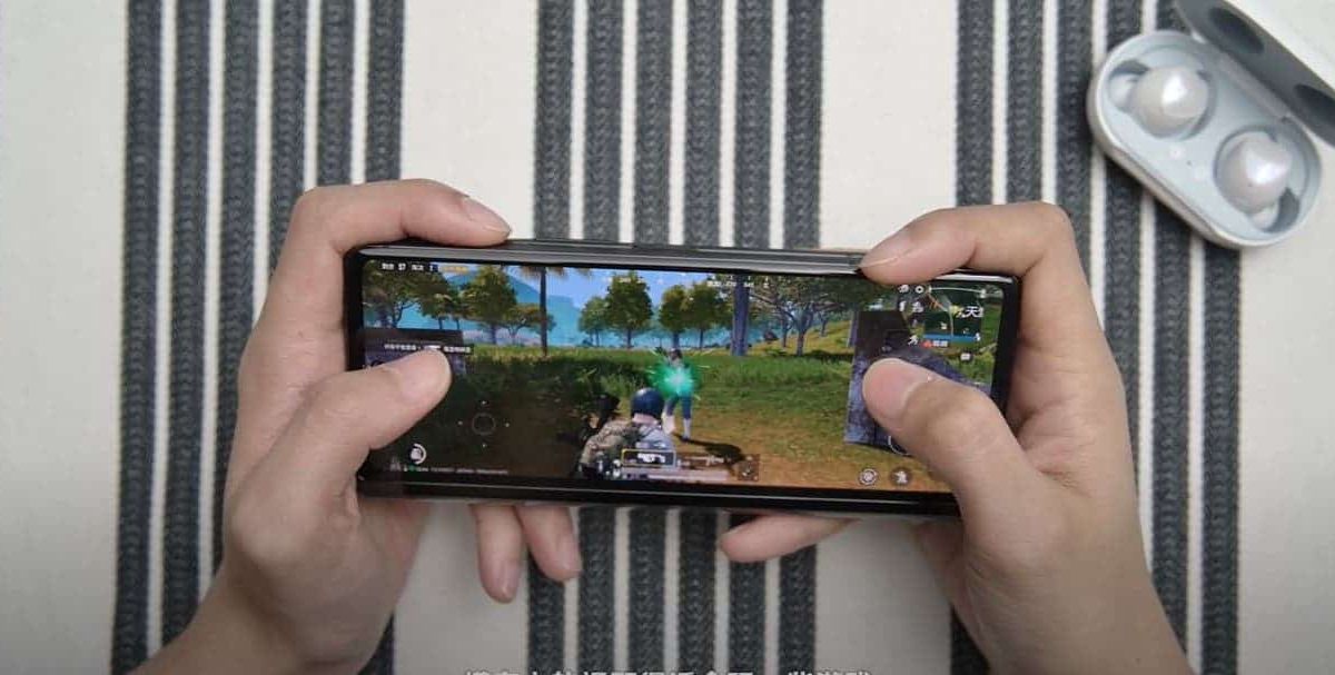 Galaxy Z Fold 2 pre-order details surfaces online, release date leaks as well