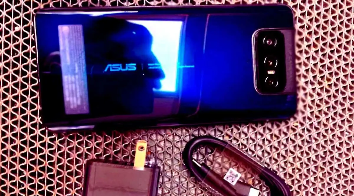 We finally have leaked ZenFone 7 images to look at, coming with three cameras