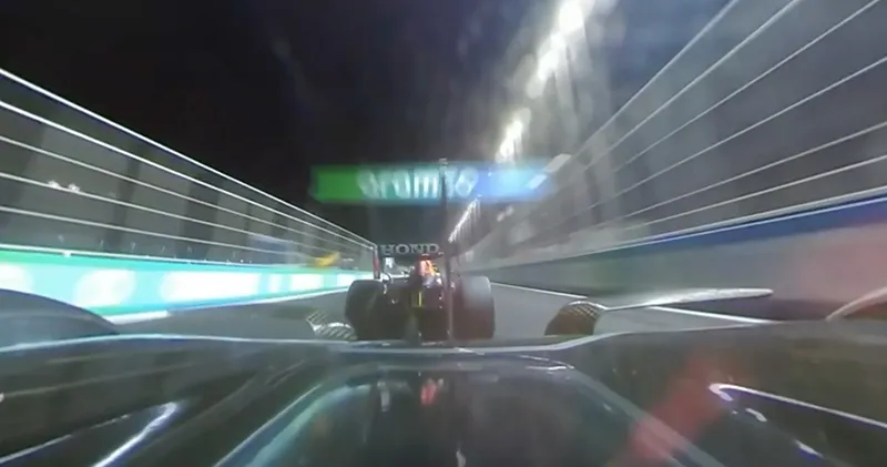 Video. 360-graden beelden van het incident tussen Hamilton en Verstappen in Jeddah