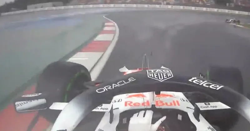 Video. Max Verstappen doet een 360 tijdens VT3 in Turkije