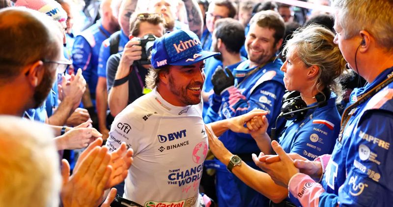 Esteban Ocon haalt uit naar Alonso: 'Ik deed al het werk'