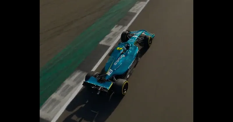 Video. 2022-auto van Aston Martin in actie op Silverstone