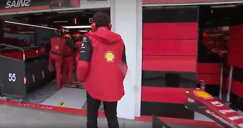 Video. Mattia Binotto loopt weg van Ferrari-pitmuur