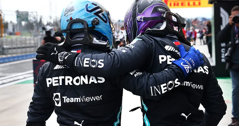 Bottas kritisch op werkwijze Mercedes: 'Dan zou ik beter presteren'