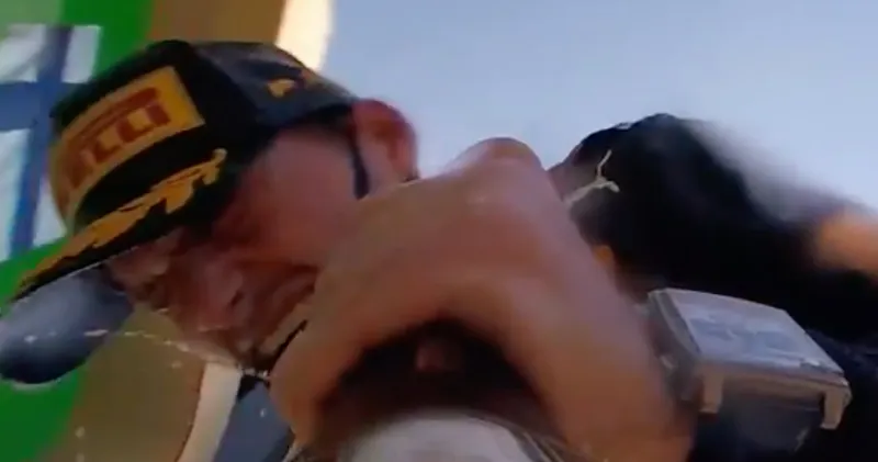 Video. De champagne-camera van Max Verstappen op het podium in Zandvoort