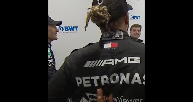 Video. Max Verstappen en Lewis Hamilton lachen om Ferrari-strategie