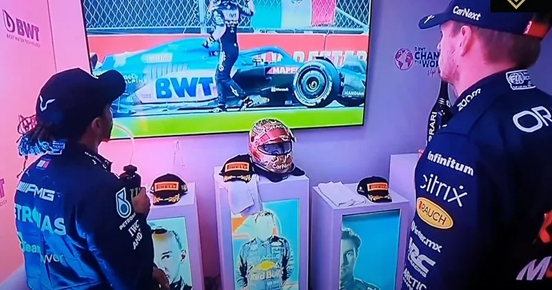 Video. Onderonsje tussen Max Verstappen, Sergio Pérez en Lewis Hamilton in Mexico