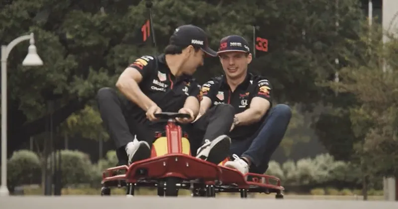 Video. Max Verstappen en Sergio Pérez scheuren op crazy karts
