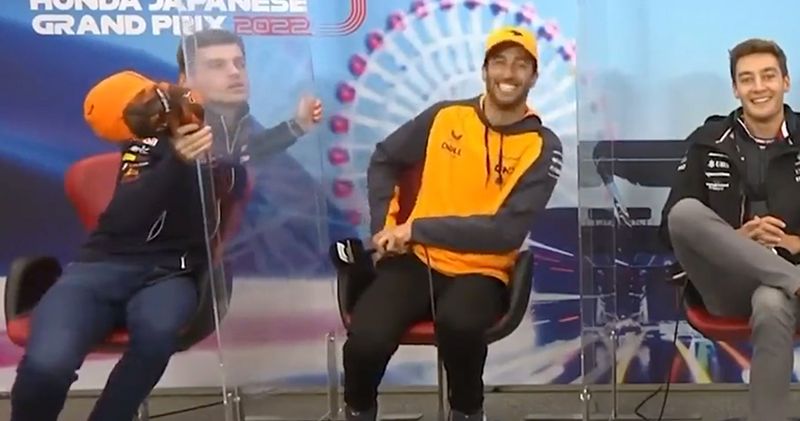 Video. Max Verstappen dolt met Daniel Ricciardo tijdens persconferentie in Japan
