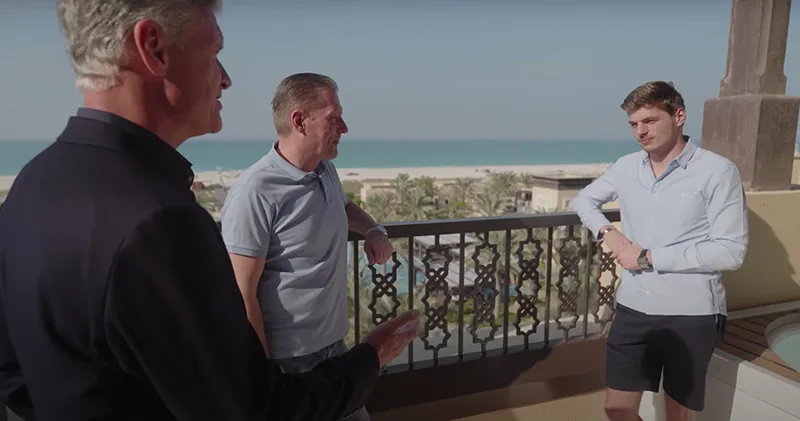 Video. 'Kampioensinterview' van Max en Jos Verstappen met David Coulthard