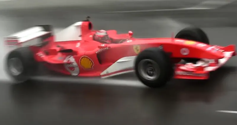 Video: Geniet van de Ferrari F2004 op het circuit van Spa-Francorchamps