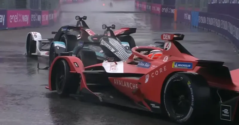 Video: Enorme crash na regenval tijdens ePrix van New York