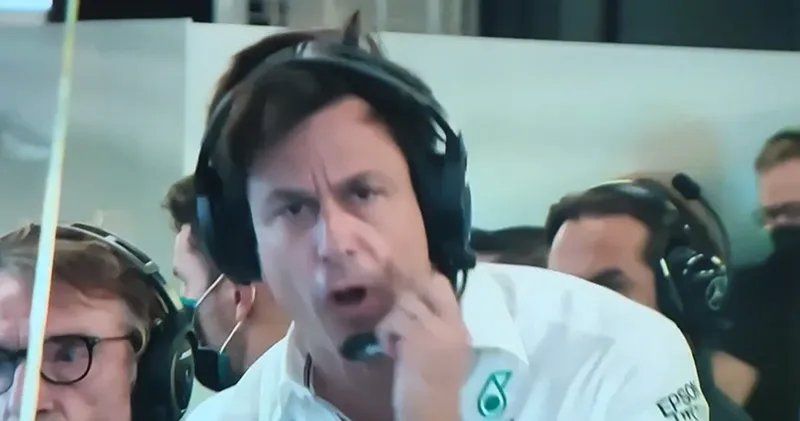 Video. Meekijken in de garage van Mercedes tijdens de laatste ronde in Abu Dhabi