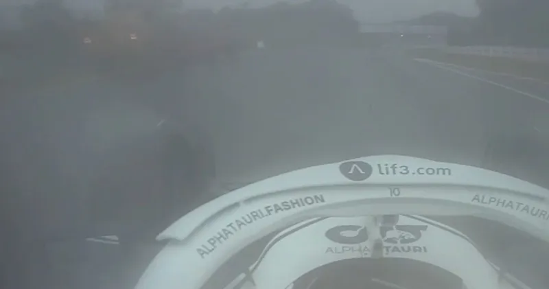 Video: Pierre Gasly beleeft hachelijk moment met tractor in Japan