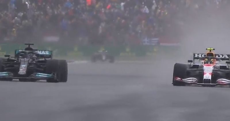 Video. Geweldig gevecht tussen Sergio Pérez en Lewis Hamilton