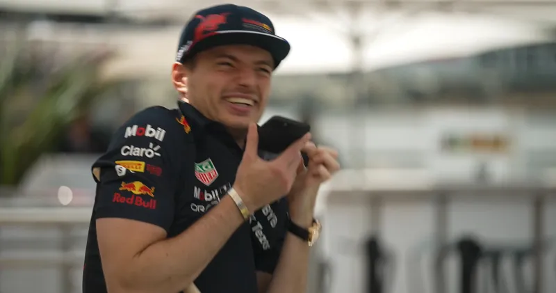 Video. Max Verstappen en Sergio Pérez vangen badeendjes