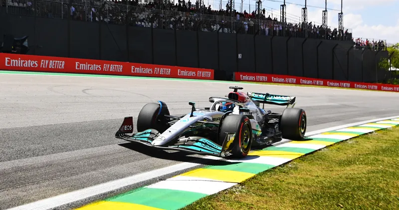 George Russell zegeviert in Brazilië, Hamilton en Sainz maken podium compleet