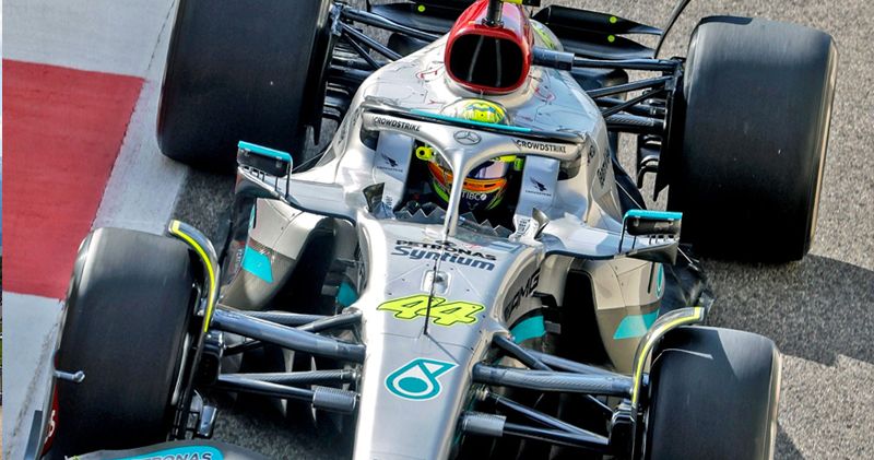 Mercedes scoort een één-twee tijdens Verstappen-loze training in Abu Dhabi