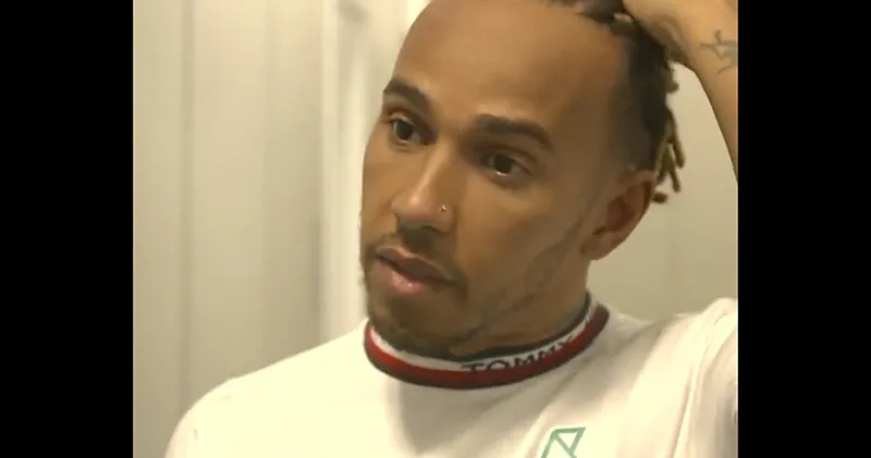 Video. Lewis Hamilton onwijs kritisch over team: 'Deze auto is zó slecht...'