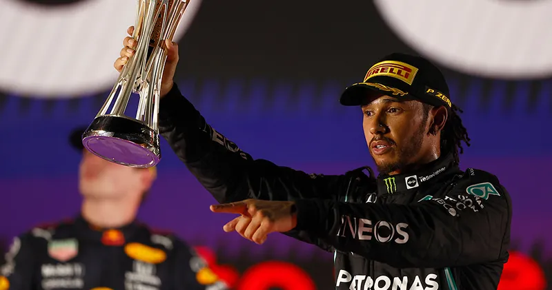 Lewis Hamilton over eventuele uitsluiting Verstappen: 'Dat zou fair zijn'