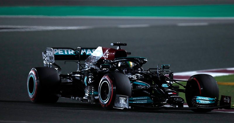 Christian Horner: 'FIA gaat na de kwalificatie de achtervleugel van Mercedes testen'