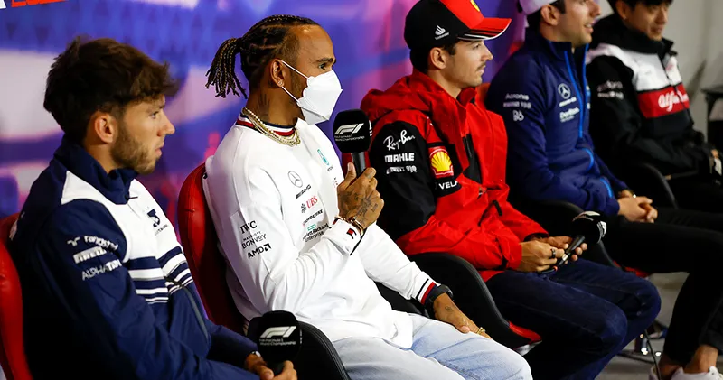 Lewis Hamilton blijft FIA uitdagen ondanks felle waarschuwing
