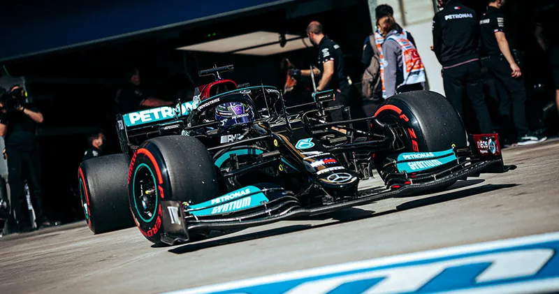 Red Bull Racing weet het zeker: 'Lewis Hamilton moet nog een nieuwe motor nemen'
