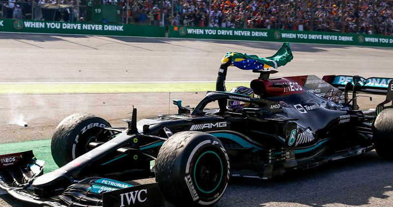'Lewis Hamilton neemt laatste drie races telkens een nieuwe motor'