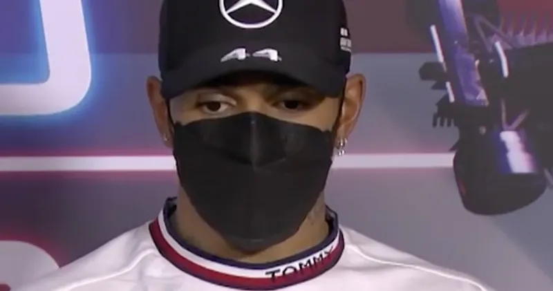 Video. Lewis Hamilton legt uit wat er mis ging op het podium in Hongarije