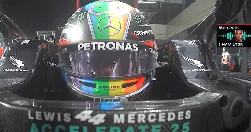 Video. Lewis Hamilton praat met engineer over crash Max Verstappen