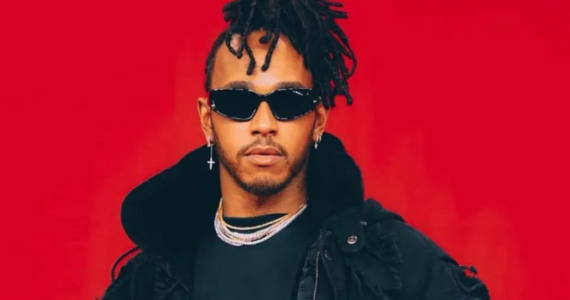 Lewis Hamilton steelt de show tijdens Paris Fashion Week
