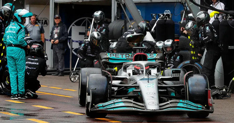 Toto Wolff legt uit waarom Russell beter presteert dan Hamilton