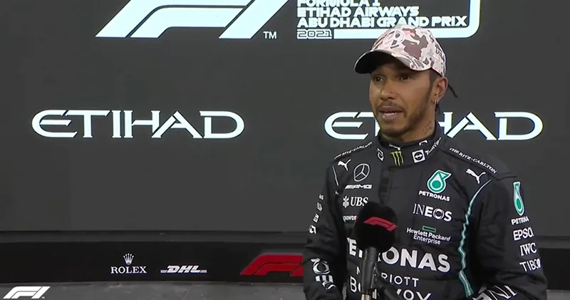 Lewis Hamilton sneert naar Max Verstappen: 'Nu kan ik tenminste zien waar hij is'
