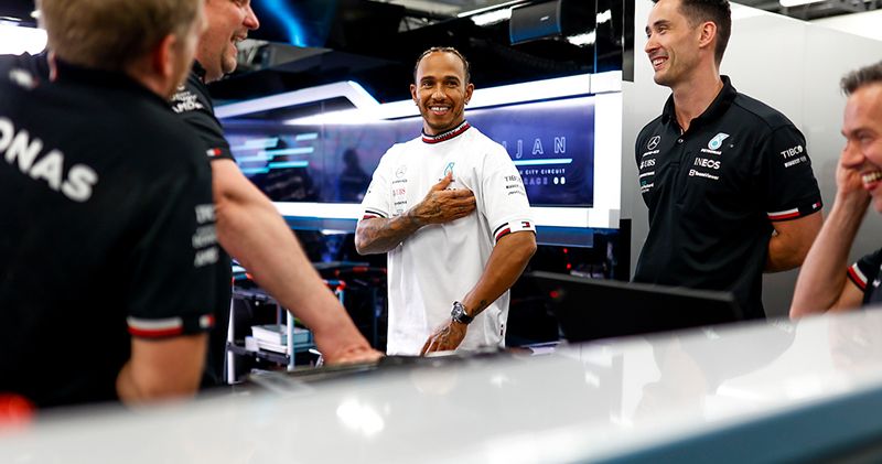 Lewis Hamilton 'under investigation' na kwalificatie in Azerbeidzjan