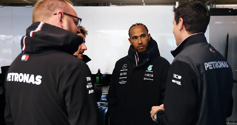 Lewis Hamilton haalt uit naar Fernando Alonso na crash in België