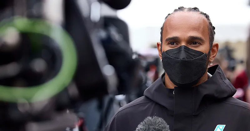 Lewis Hamilton verbaasd dat Max niet vroeg of hij oké was: 'Is het eerste wat je doet'