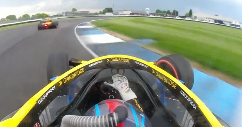 Video. IndyCar-coureur maakt geweldige save in natte omstandigheden
