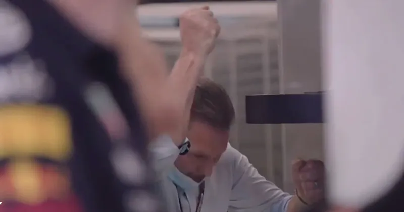 Video. De woedende reactie van Jos Verstappen na de crash van Max