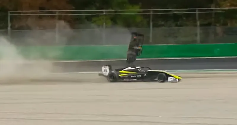 Video: Zware crash tijdens EuroFormula Open-race op Monza