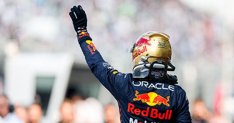 Bernie Ecclestone: 'De Formule 1 moet Max Verstappen dankbaar zijn'