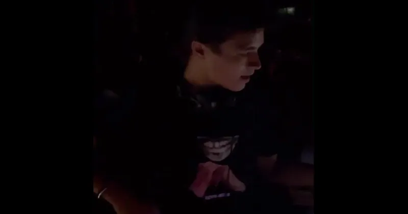 Video: Lando Norris draait als DJ in nachtclub in Monaco