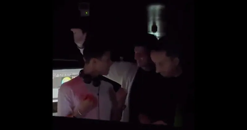 Video. Lando Norris en Max Verstappen spelen DJ in Monaco