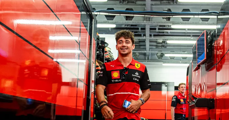 Charles Leclerc sluit tweede vrije training in Baku als snelst af
