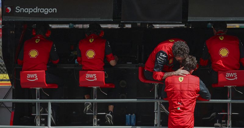 Ferrari geeft update over motor Charles Leclerc