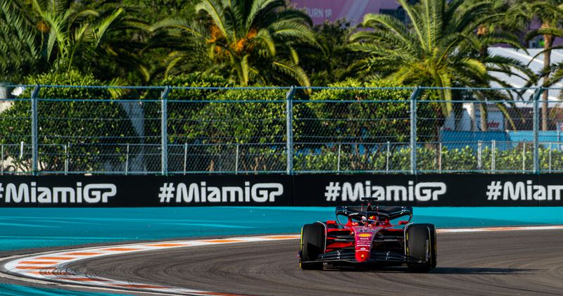 Charles Leclerc pakt pole in Miami na foutje van Max Verstappen