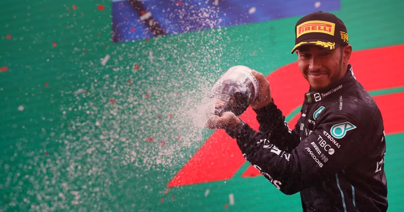 Lewis Hamilton haalt uit naar F1-organisatie: 'Het is onacceptabel'