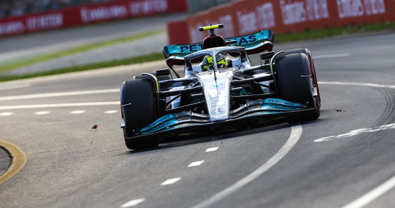 Lewis Hamilton legt frustratie richting team uit: 'Ik moest me terugtrekken'