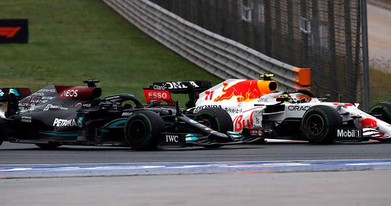 Wedstrijdleider Formule 1 geeft mening over incident tussen Lewis Hamilton en Sergio Pérez
