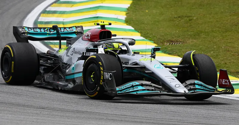 Lewis Hamilton ontloopt straf voor overtreding tijdens sprintrace
